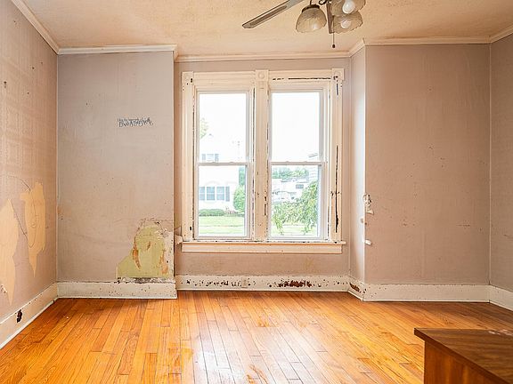 3rd image of 443 E Lucas St