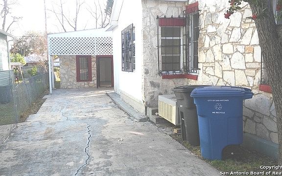 3rd image of 1834 W Huisache Ave