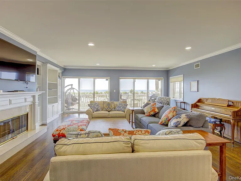 1051 Oceanfront #6 — Photo 5