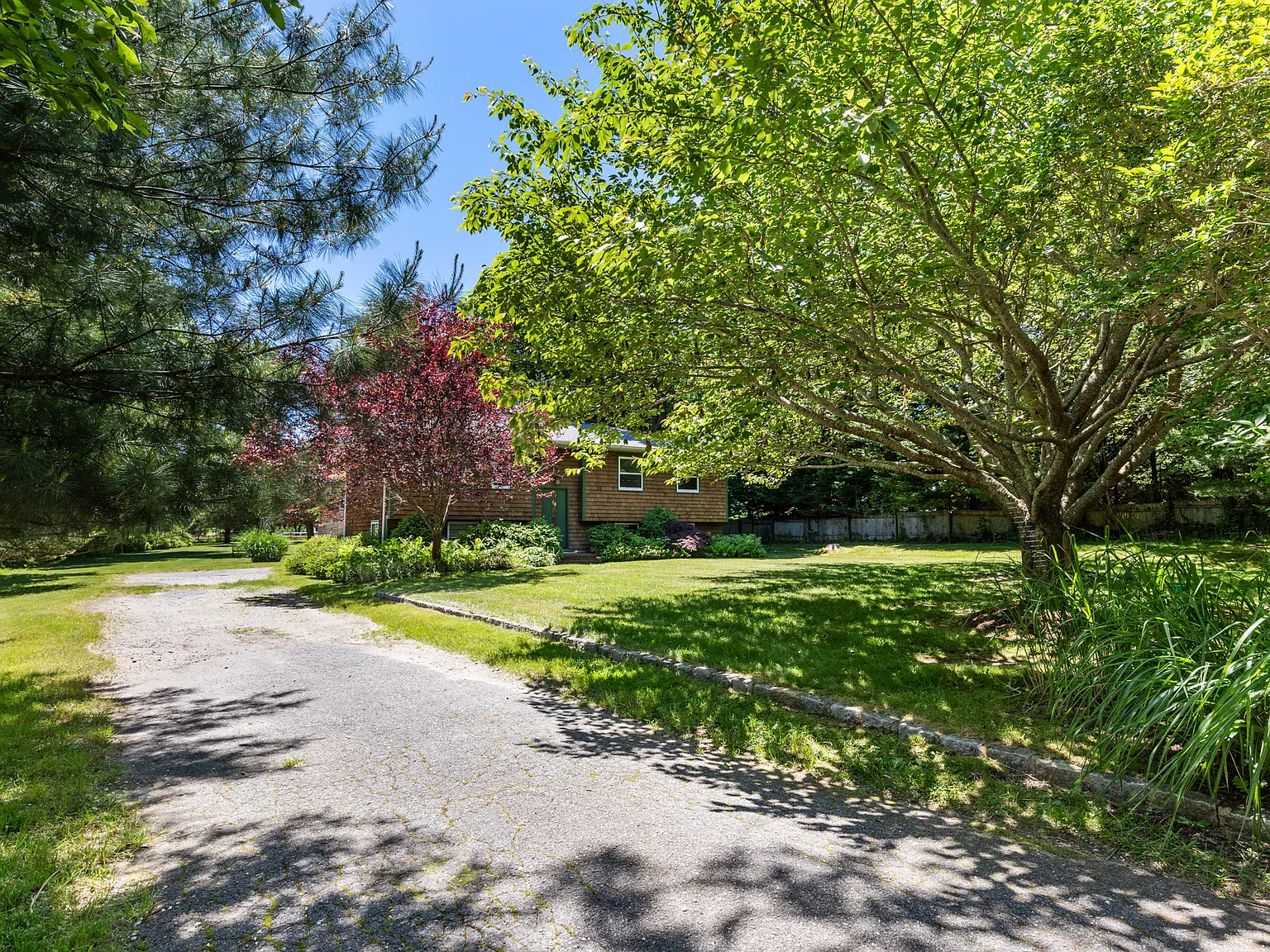 Beautiful 4 Bedroom in Sag Harbor — Photo 3
