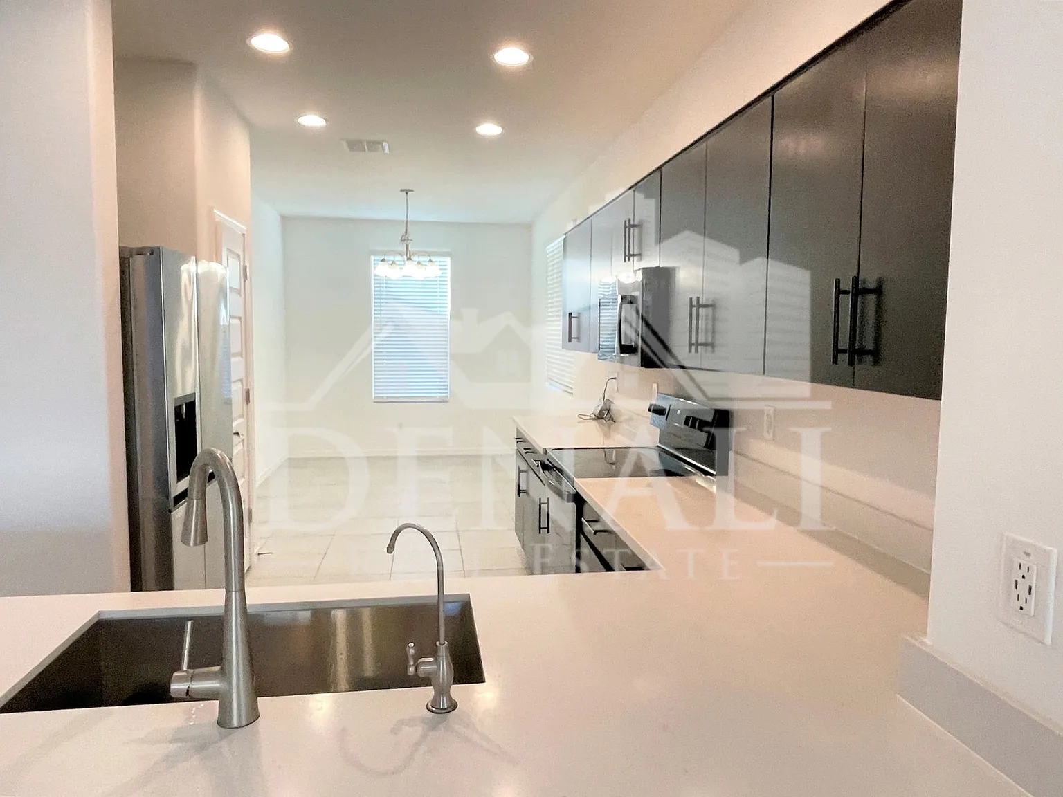 4 bed, 2.0 bath, 1758 sqft, $2,095 — Photo 4