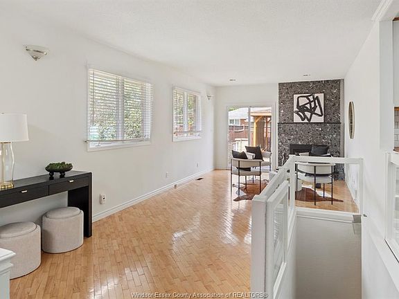 3rd image of 850 Greendale Dr