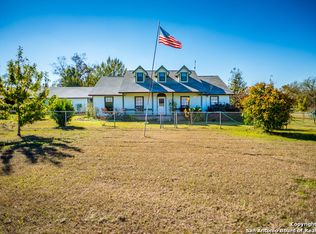 6822 County Road 4514, Devine, TX 78016