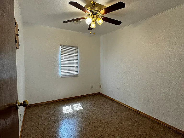 908 Faye Pl NE — Photo 14