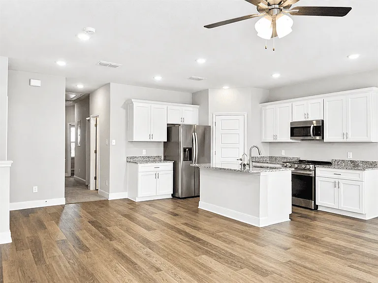 7149 Magnolia Crk #201 — Photo 2