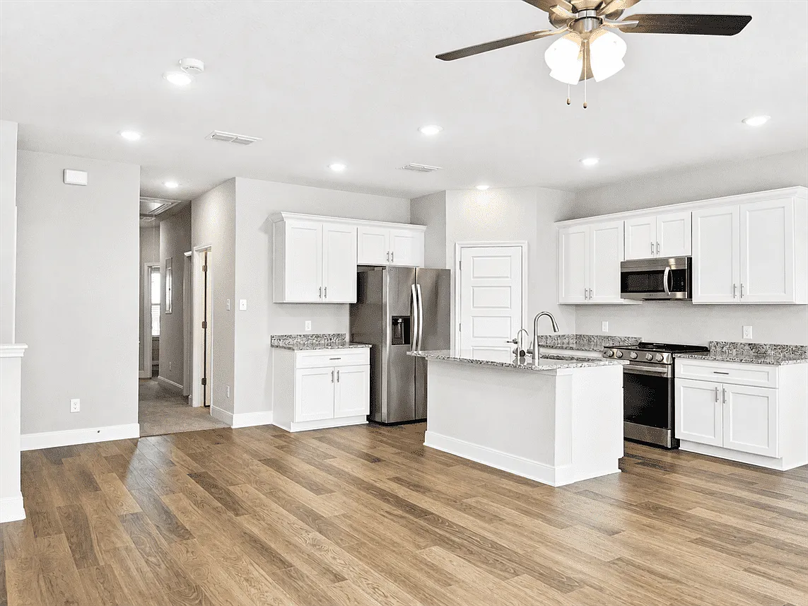 Building Photo - 7149 Magnolia Crk #201