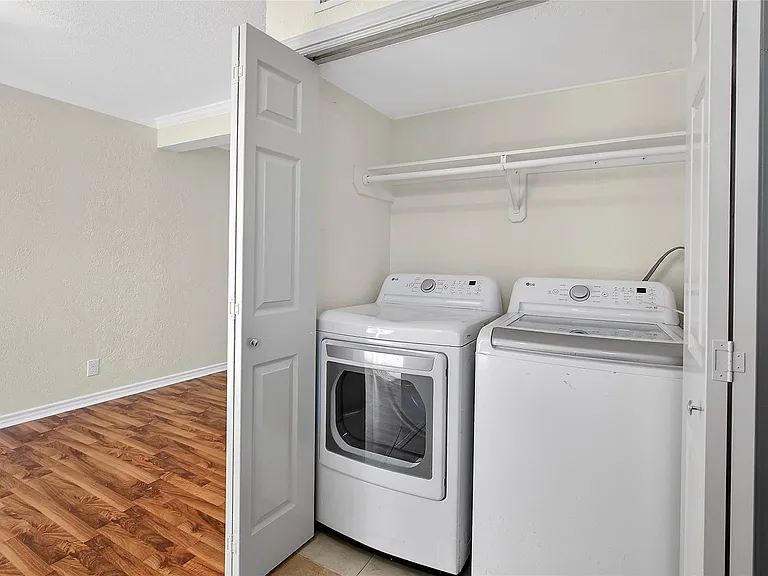 1221 Cedar Post Ln #1B — Photo 10