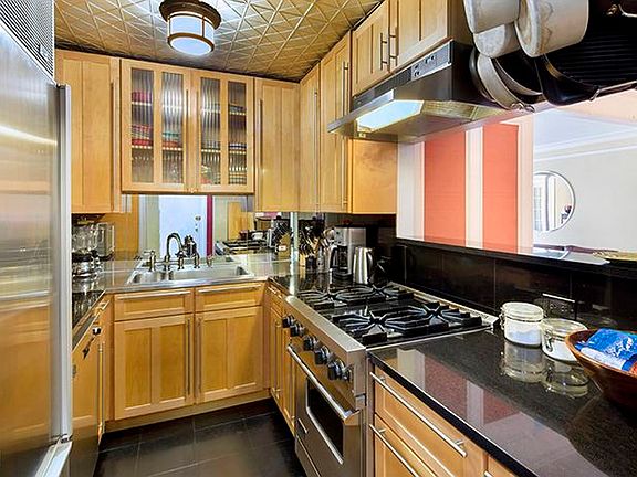 4th image of 135 E 83rd St APT 6D