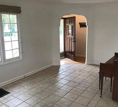 4th image of 1033 E Logan Ave