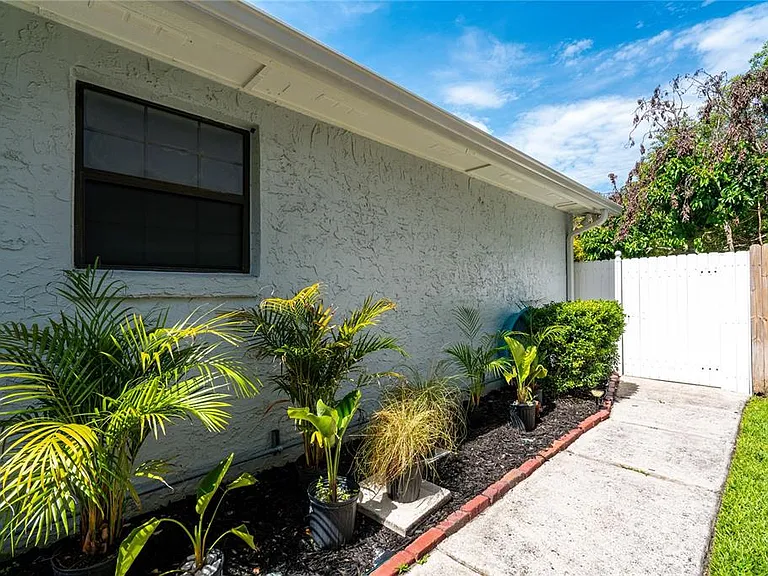 1463 E Brookshire Ct — Photo 35