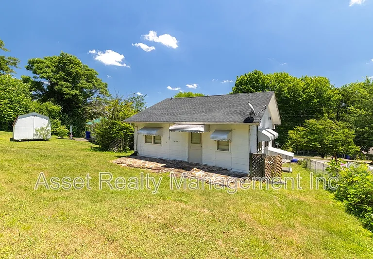 102 Wainwright Rd — Photo 12