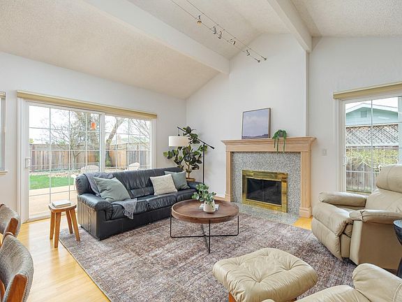 3rd image of 15 Mendocino Lane