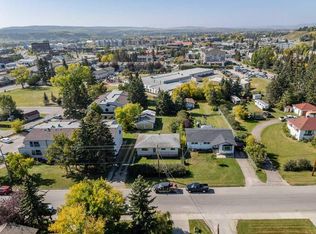 217 E Ross Ave, Cochrane, AB T4C 1C9
