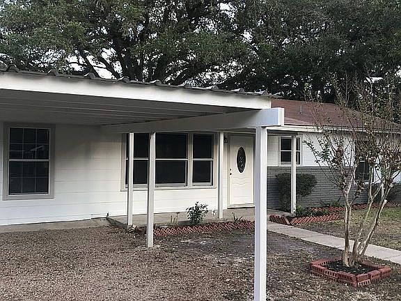 2nd image of 411 N San Patricio St