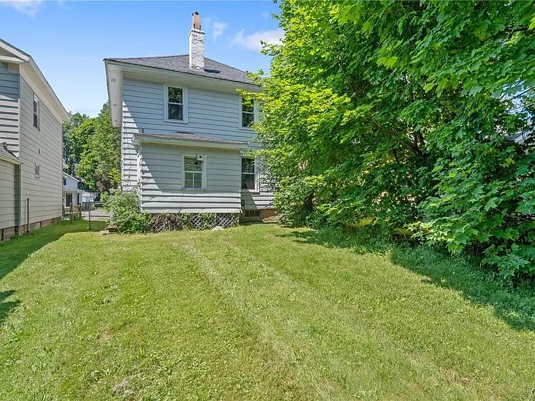 180 W Seneca St — Photo 5