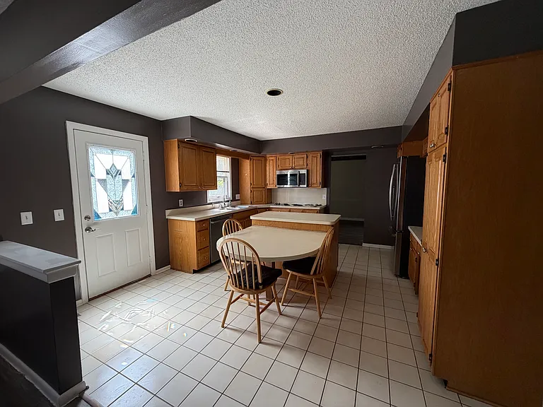 2405 Whitechapel Dr — Photo 19