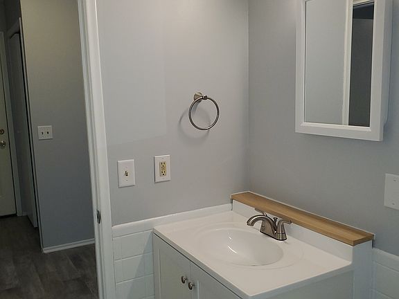 4th image of 2229 Helen Ave #4