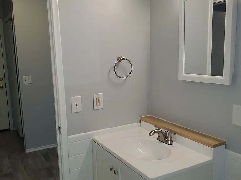 2229 Helen Ave #4 — Photo 4