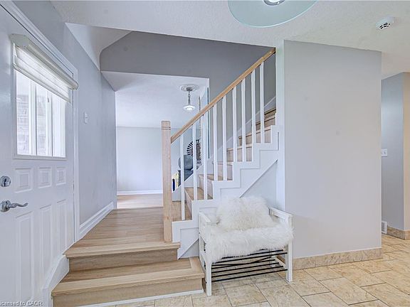 5th image of 298 Ferndale Pl