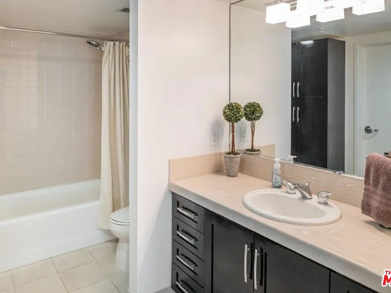 13700 Marina Pointe Dr #1725 — Photo 12
