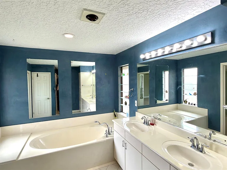 14834 Charlmont Dr — Photo 16