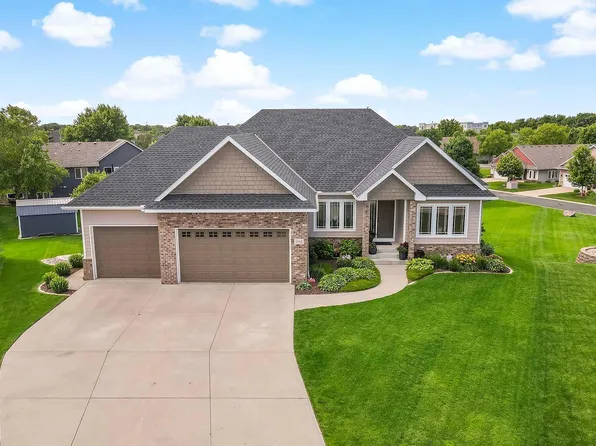 502 Prague Ct SE, New Prague, MN 56071