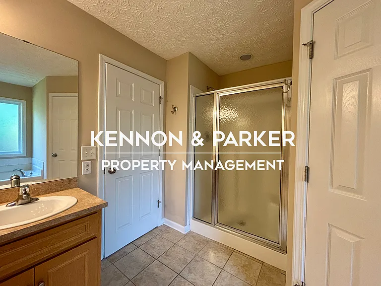 8028 Garrett Pines Dr — Photo 12