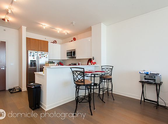 4th image of 1901 S Calumet Ave #2810