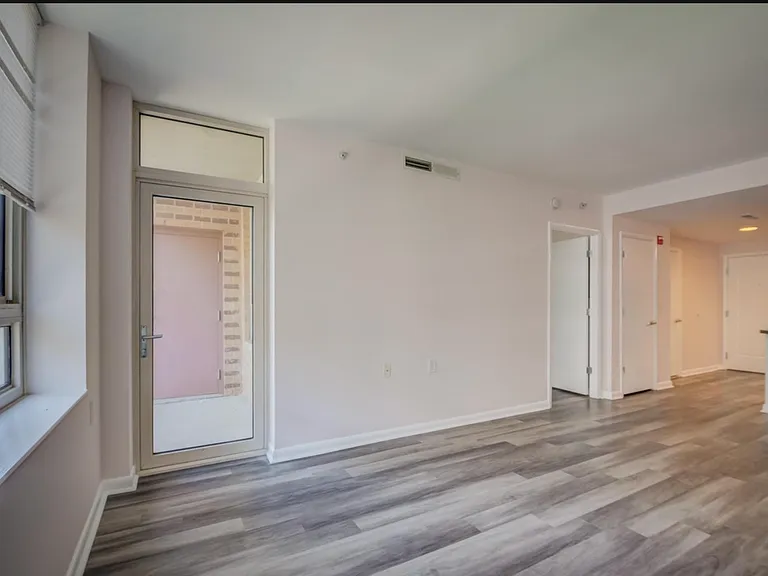350 G St SW — Photo 25