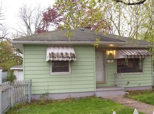 901 N McAree Rd, Waukegan, IL 60085