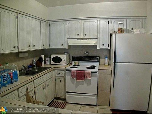 3rd image of 200 NE 40th Ct