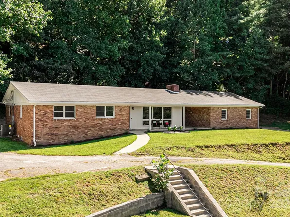 330 Lyndhurst Dr, Hendersonville, NC 28791