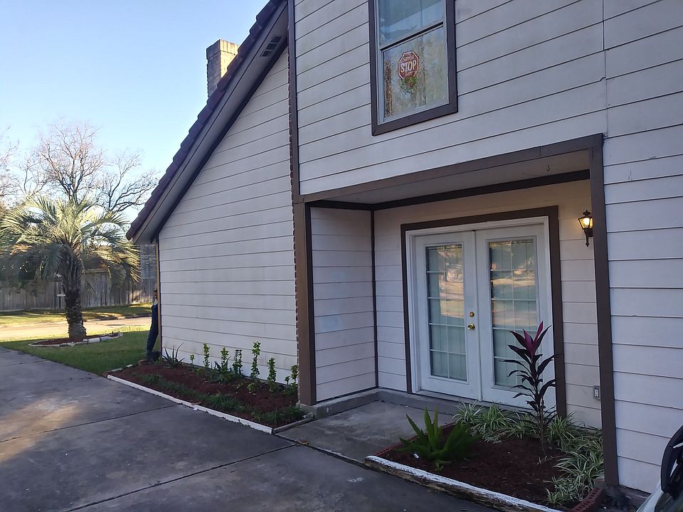 House side and drive way.