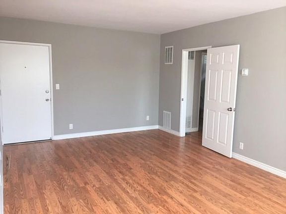 3rd image of 115 N Normandie Ave APT 10