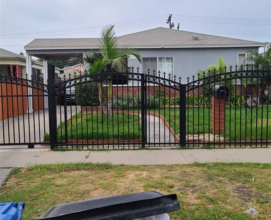 1st image of 811 E 84th Pl