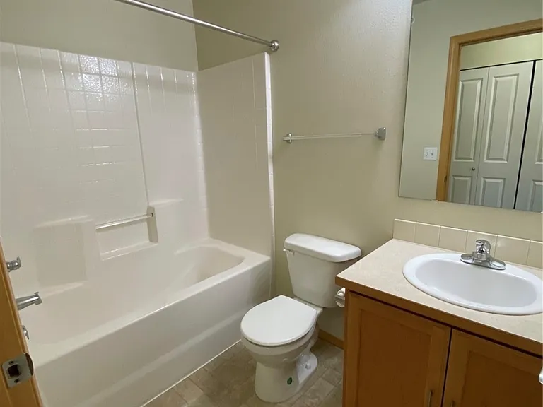 2025 Garry Oaks Ave #B — Photo 7