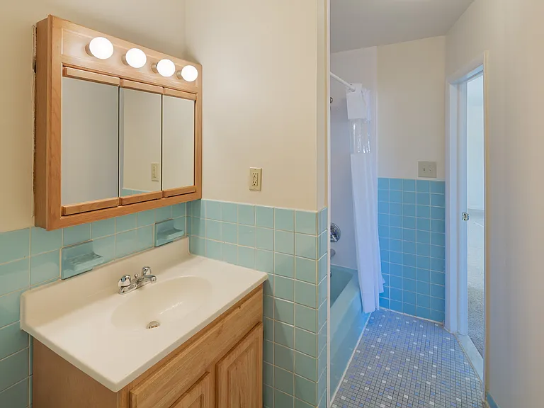 Pickwick Apartments — Photo 25