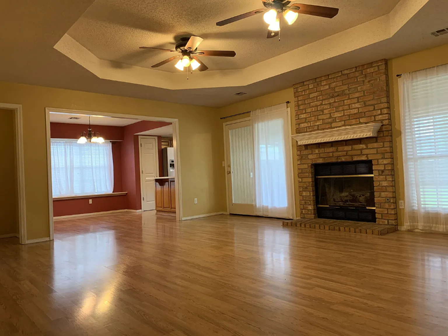 3 bed, 2.0 bath, 1998 sqft, $1,900 — Photo 2
