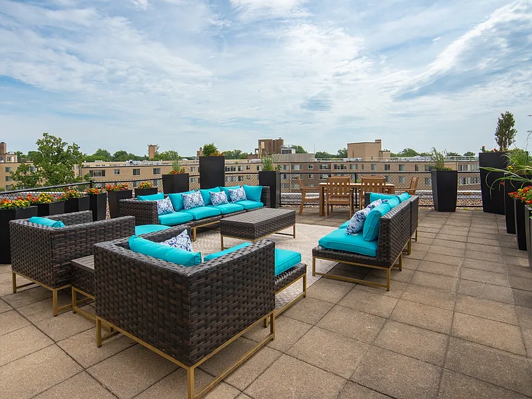 Connecticut House Apartments — Photo 25
