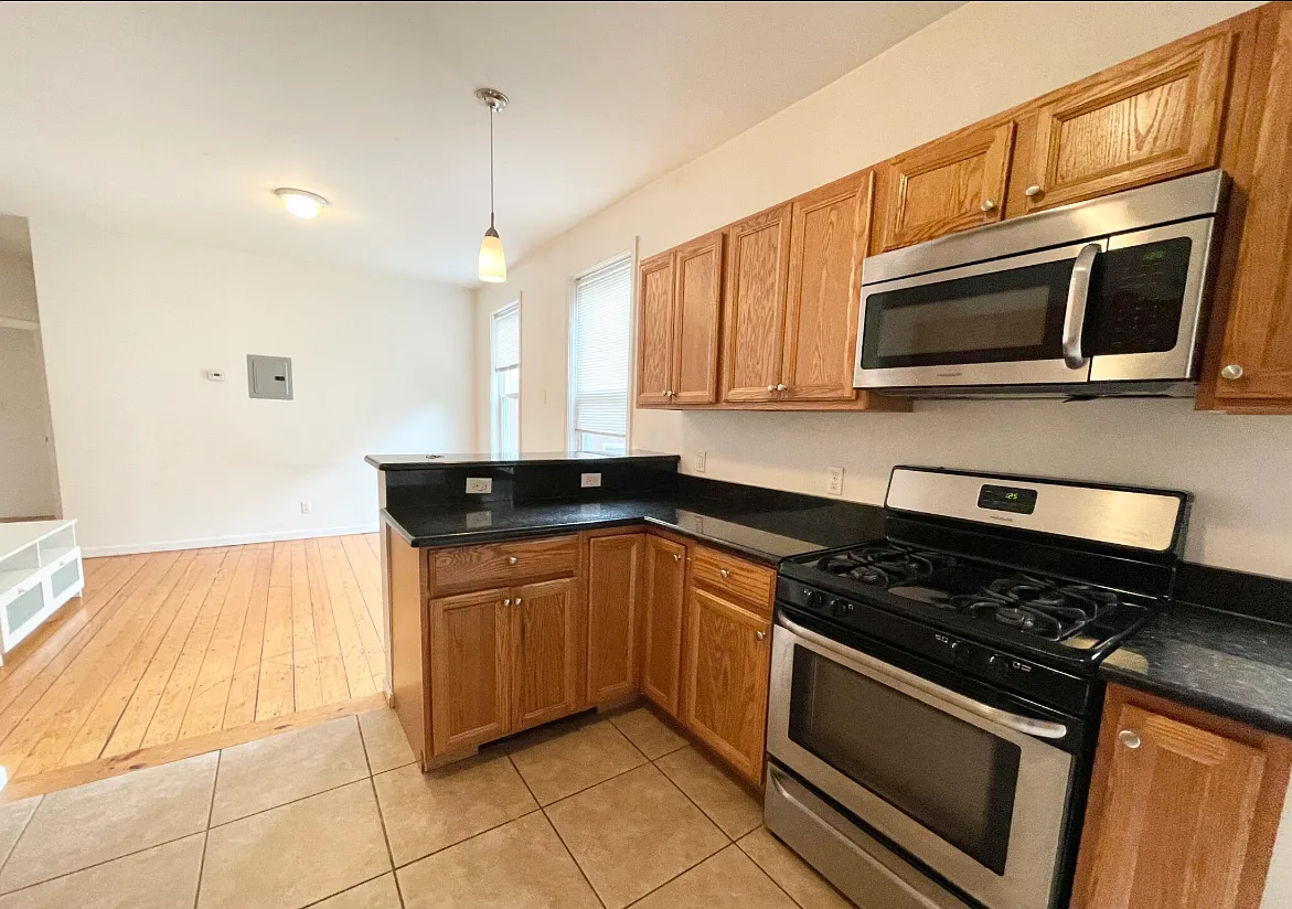 4 bed, 9999 sqft, $4,000 — Photo 1