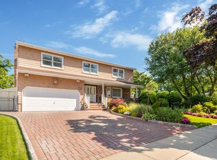 1339 Bea Ct, East Meadow, NY 11554