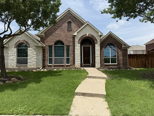 5 bed, 2742 sqft, $3,000 — Photo 1