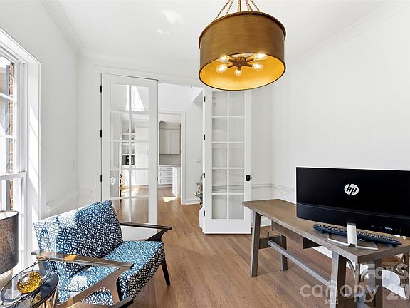 2nd image of 4066 Belle Meade Cir