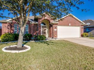 2028 Sandy Bank Ln, Pearland, TX 77581