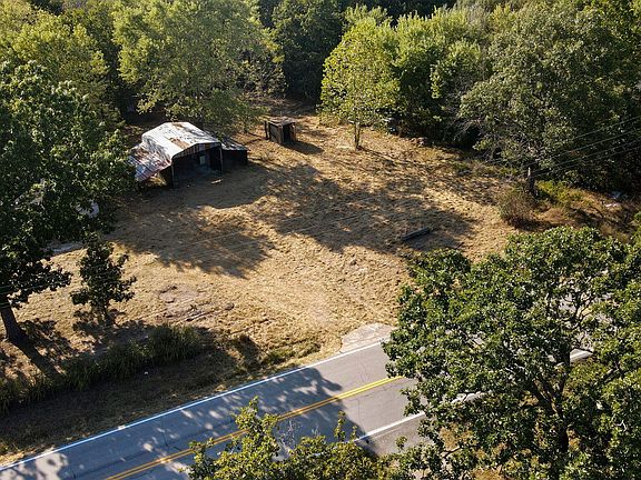 2nd image of 10049 N Farm Road 165
