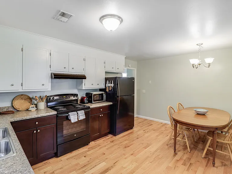 1728 Pinckney Park Dr #B — Photo 6