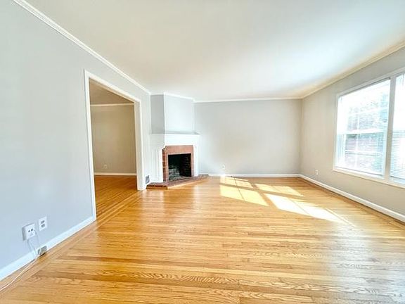 5th image of 976 Portola Dr
