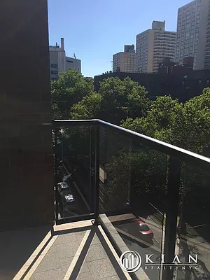 Rented by Kian Realty | media 22