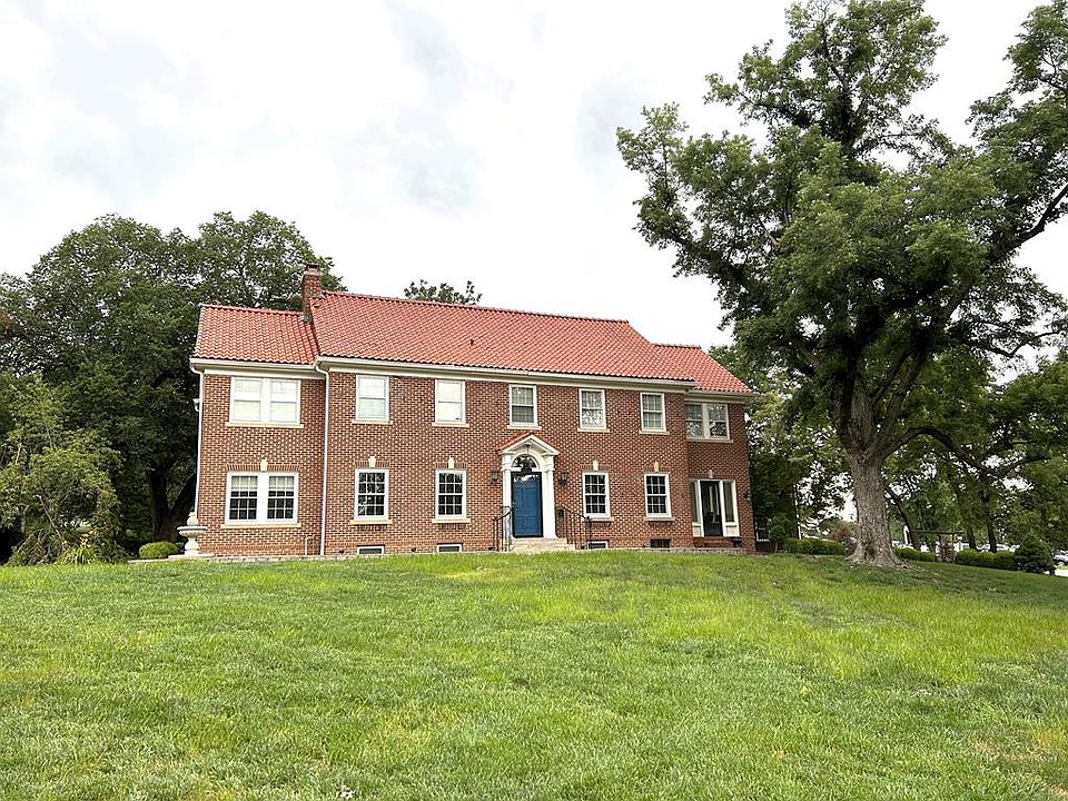 1st image of 300 W Park Ln