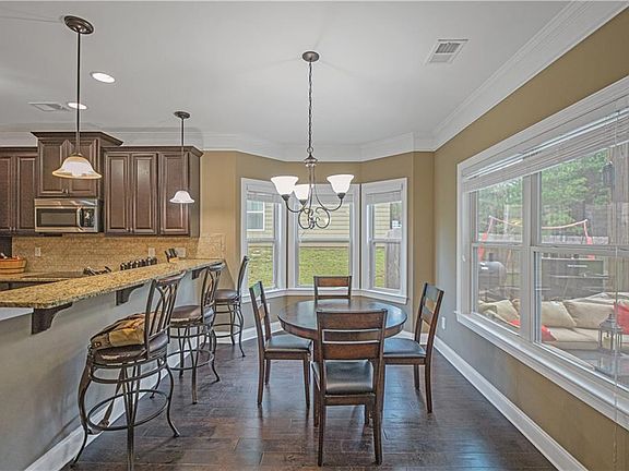 5th image of 3029 McKinley Dr